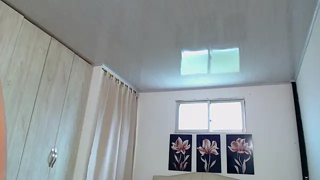 Snapshot of pinky_f00x chatting on 11-25-25, 07:36 pinky f00x online show from 11-25-25, 07:36