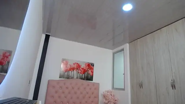 Snapshot of pinky_f00x chatting on 11-29-25, 07:28 pinky f00x online show from 11-29-25, 07:28