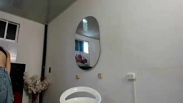 Snapshot of pinky_f00x chatting on 06-09-26, 07:36 pinky f00x online show from 06-09-26, 07:36