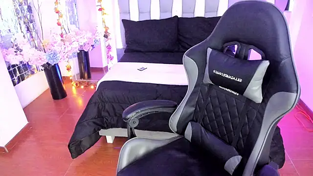 Adaara Rey online show from 12-13-25, 07:53