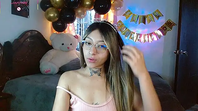 Hoolly Jones online show from 11-26-25, 02:07