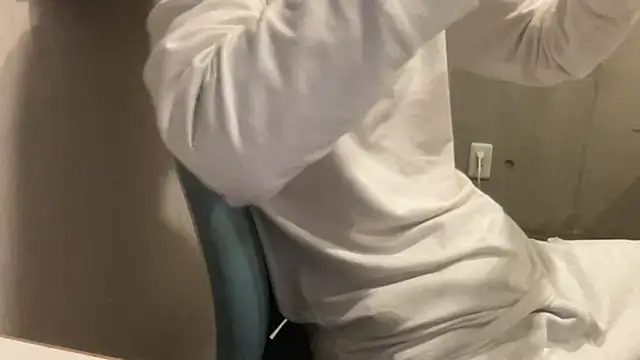 Snapshot of Lotus_boy chatting on 10-31-25, 12:28 Lotus boy online show from 10-31-25, 12:28