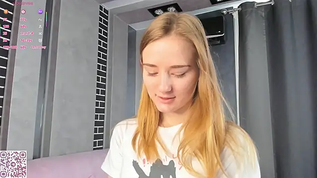 Snapshot of ElvinaRose chatting on 10-11-25, 03:39 ElvinaRose online show from 10-11-25, 03:39