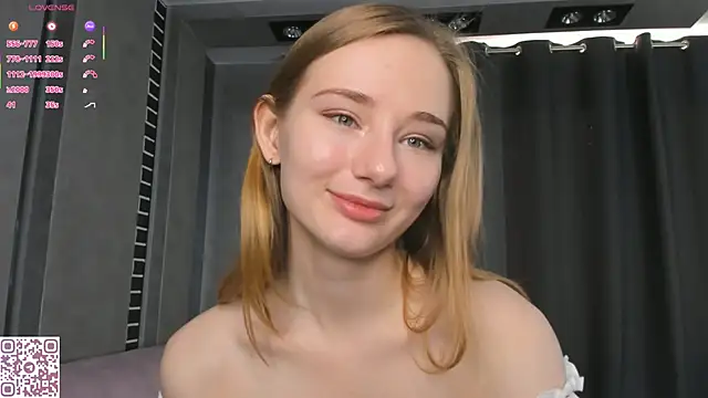 Snapshot of ElvinaRose chatting on 10-13-25, 03:39 ElvinaRose online show from 10-13-25, 03:39