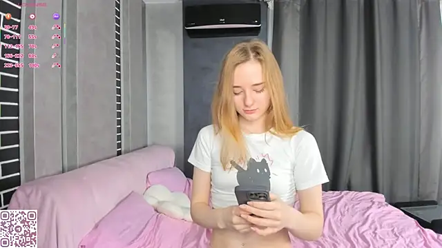 Snapshot of ElvinaRose chatting on 10-24-25, 03:36 ElvinaRose online show from 10-24-25, 03:36