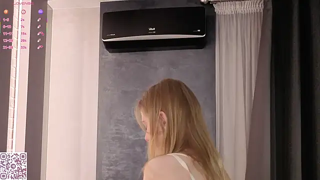 Snapshot of ElvinaRose chatting on 11-03-25, 02:02 ElvinaRose online show from 11-03-25, 02:02