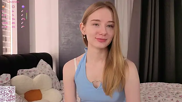 Snapshot of ElvinaRose chatting on 11-17-25, 02:06 ElvinaRose online show from 11-17-25, 02:06