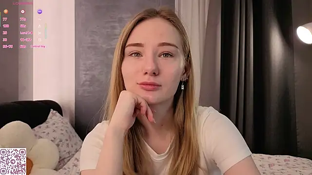 Snapshot of ElvinaRose chatting on 11-27-25, 02:13 ElvinaRose online show from 11-27-25, 02:13