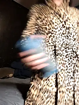 Snapshot of butterflykhash89 chatting on 12-05-25, 06:33 butterflykhash89 online show from 12-05-25, 06:33