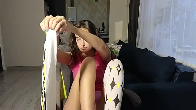 BelleWild online show from 11-14-25, 04:22