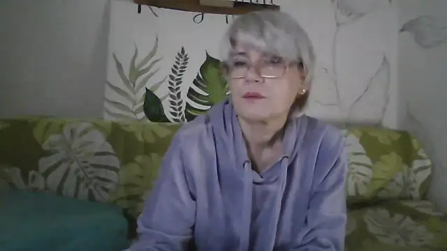 Catty Lady online show from 12-14-25, 06:56