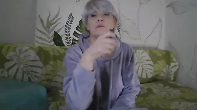 Catty Lady online show from 12-17-25, 06:25