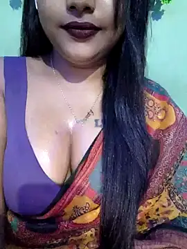 Snapshot of JIYA-04 chatting on 10-26-25, 12:00 JIYA-04 online show from 10-26-25, 12:00