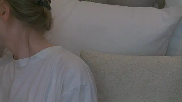 Snapshot of miamunn chatting on 11-15-25, 06:26 miamunn online show from 11-15-25, 06:26