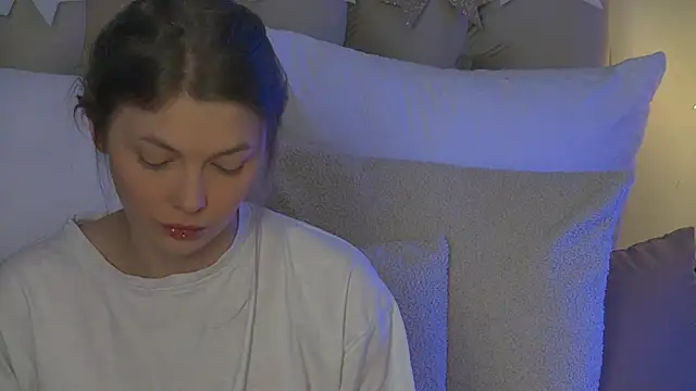 Snapshot of miamunn chatting on 12-14-25, 01:22 miamunn online show from 12-14-25, 01:22