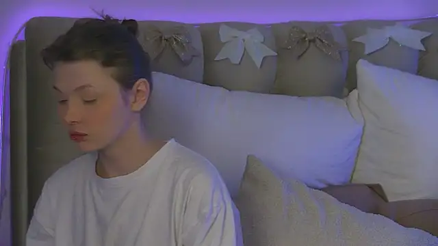 Snapshot of miamunn chatting on 12-21-25, 11:56 miamunn online show from 12-21-25, 11:56