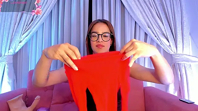 Snapshot of ZoeWestt chatting on 12-16-25, 05:12 ZoeWestt online show from 12-16-25, 05:12