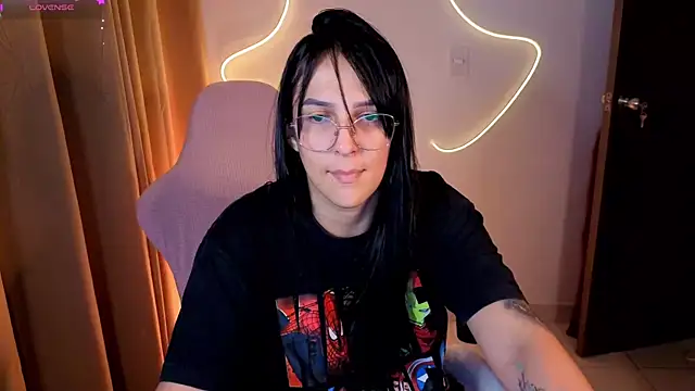 Snapshot of kimflexible_x chatting on 12-16-25, 04:06 kimflexible x online show from 12-16-25, 04:06