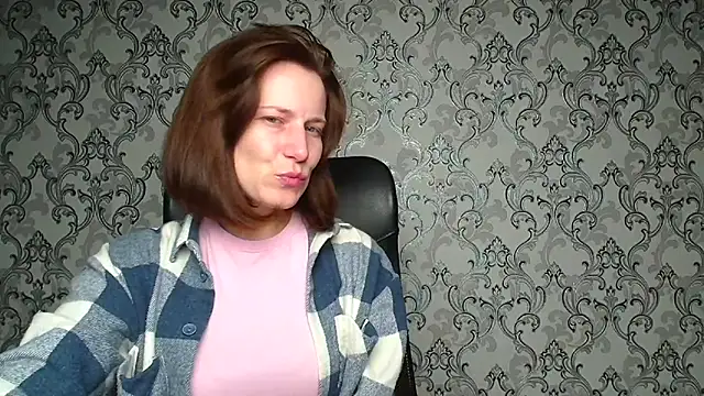 Kelly Kisss online show from 12-20-25, 06:26