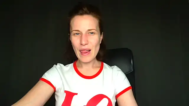 Snapshot of Kelly_Kisss chatting on 06-02-26, 11:34 Kelly Kisss online show from 06-02-26, 11:34