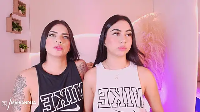 Snapshot of maia_lia_ chatting on 10-07-25, 11:46 maia lia online show from 10-07-25, 11:46