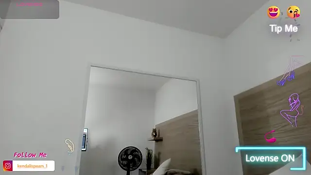 Kylie Cross online show from 09-19-25, 04:03