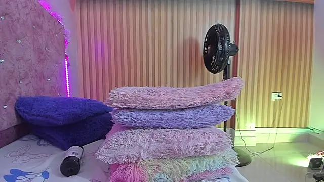 violet taylor  online show from 09-29-25, 02:27