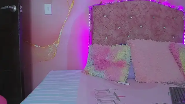 violet taylor  online show from 10-04-25, 02:20