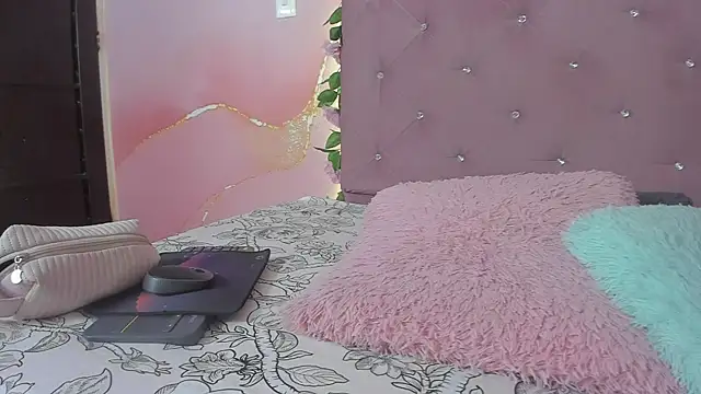 violet taylor  online show from 04-22-26, 02:14