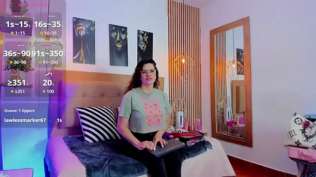 Snapshot of _samanthaa_foxx chatting on 10-08-25, 10:57 samanthaa foxx online show from 10-08-25, 10:57