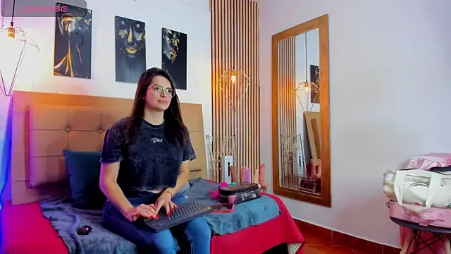 Snapshot of _samanthaa_foxx chatting on 11-06-25, 10:49 samanthaa foxx online show from 11-06-25, 10:49