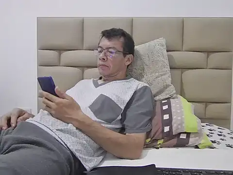 skinnylatino51 online show from 04-22-26, 12:13