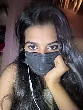 umairahaasan 1 online show from 04-15-26, 10:22