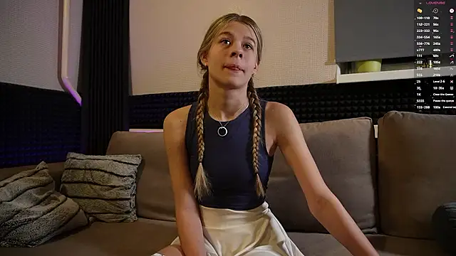 Snapshot of AnneVerity chatting on 02-06-26, 07:39 AnneVerity online show from 02-06-26, 07:39