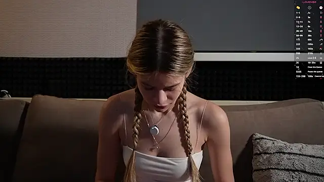 Snapshot of AnneVerity chatting on 03-06-26, 08:05 AnneVerity online show from 03-06-26, 08:05