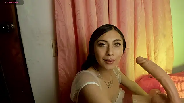 Snapshot of Alanaloiiss_ chatting on 05-03-26, 01:22 Alanaloiiss online show from 05-03-26, 01:22