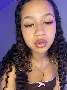 Snapshot of jadee8 chatting on 10-05-25, 01:37 jadee8 online show from 10-05-25, 01:37