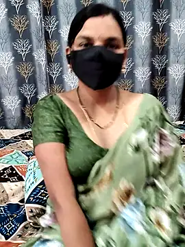Snapshot of Lalitha-1995 chatting on 06-18-26, 04:35 Lalitha-1995 online show from 06-18-26, 04:35