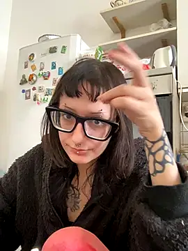 Snapshot of severingratty chatting on 11-18-25, 09:36 severingratty online show from 11-18-25, 09:36