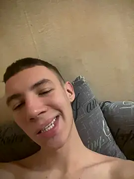 Snapshot of nicolai770 chatting on 11-17-25, 01:50 nicolai770 online show from 11-17-25, 01:50