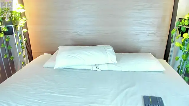 Snapshot of alexamonroe_ chatting on 10-23-25, 09:57 alexamonroe online show from 10-23-25, 09:57