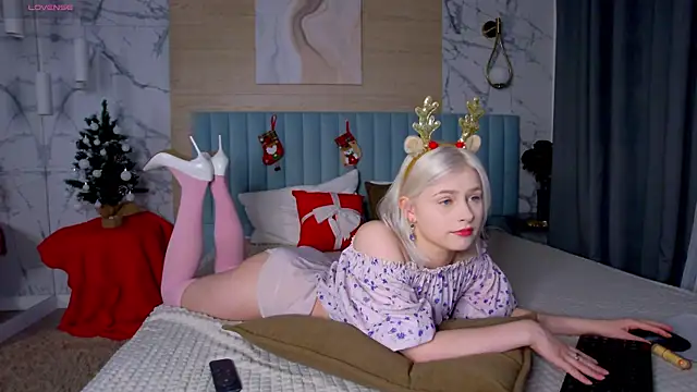 SandyShayes online show from 12-18-25, 05:46