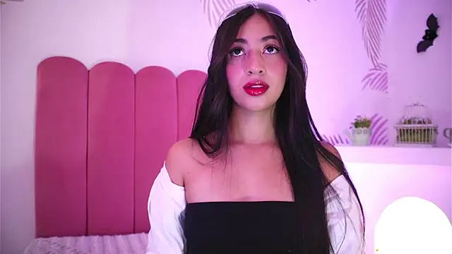 Snapshot of charlotterusso chatting on 10-10-25, 02:27 charlotterusso online show from 10-10-25, 02:27