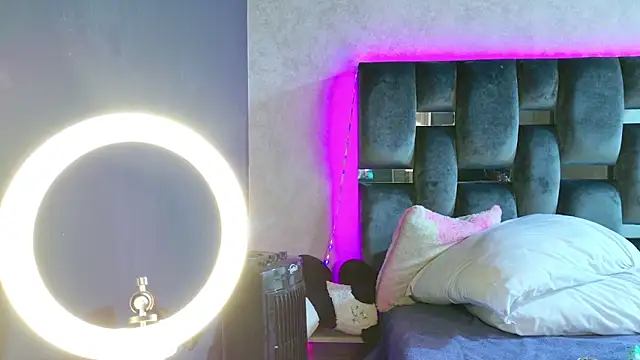 Snapshot of Taurito___ chatting on 11-18-25, 10:03 Taurito online show from 11-18-25, 10:03