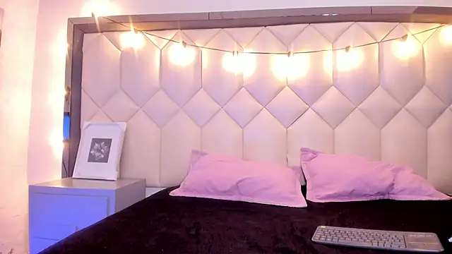 Scarletbigbug online show from 02-11-26, 11:37