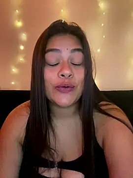 Snapshot of NattashaMore_0719 chatting on 12-21-25, 03:24 NattashaMore 0719 online show from 12-21-25, 03:24