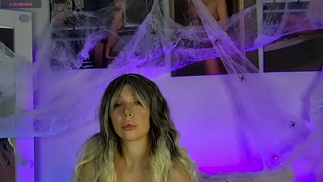 AlysonHuxley  online show from 10-25-25, 05:51