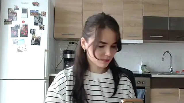 Snapshot of Silviaa_a chatting on 09-30-25, 01:05 Silviaa a online show from 09-30-25, 01:05