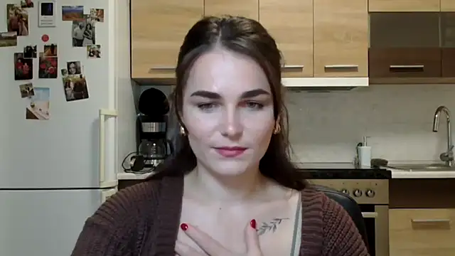 Snapshot of Silviaa_a chatting on 10-23-25, 05:01 Silviaa a online show from 10-23-25, 05:01