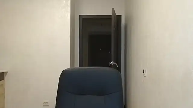 Snapshot of Silviaa_a chatting on 11-10-25, 10:31 Silviaa a online show from 11-10-25, 10:31